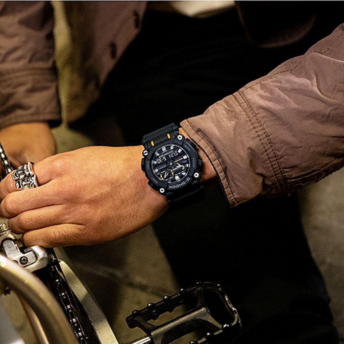 Casio G-Shock GA-900-1A – alternate on the wrist