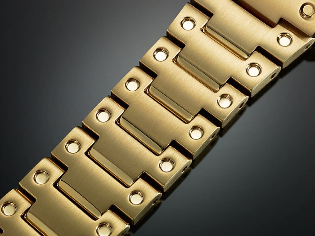 Casio G-Shock GMW-B5000GD-9 – buckle