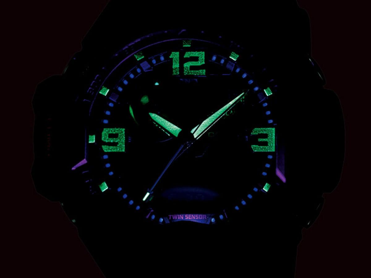 Casio G-Shock GA-1000-4A – illuminated dial