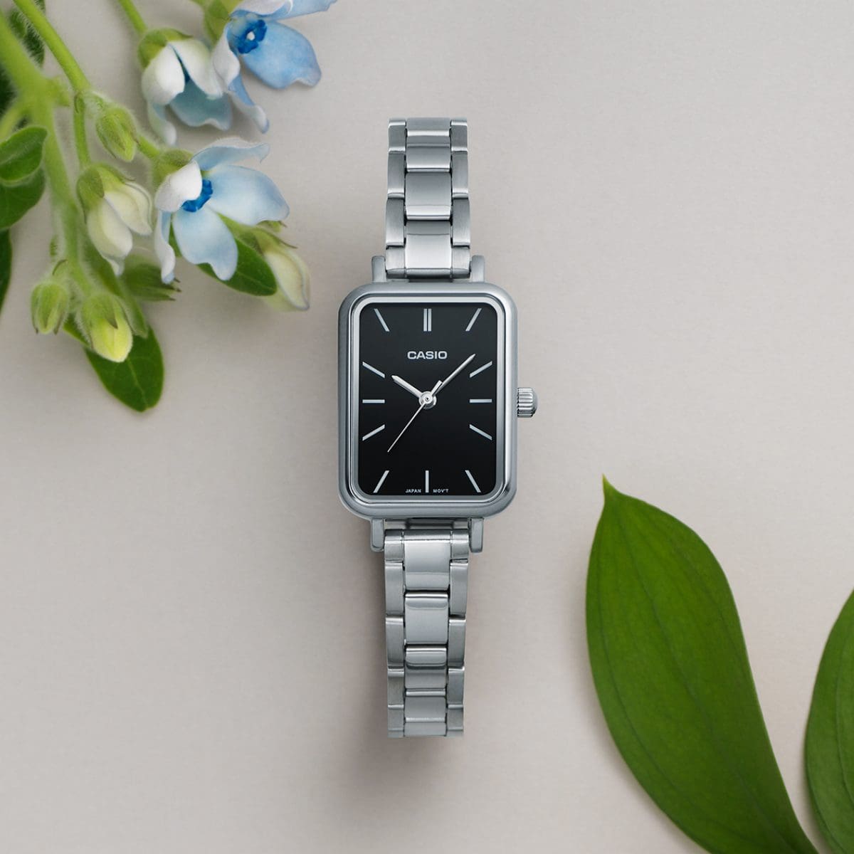 Casio LTP-V009D-1E – lifestyle view