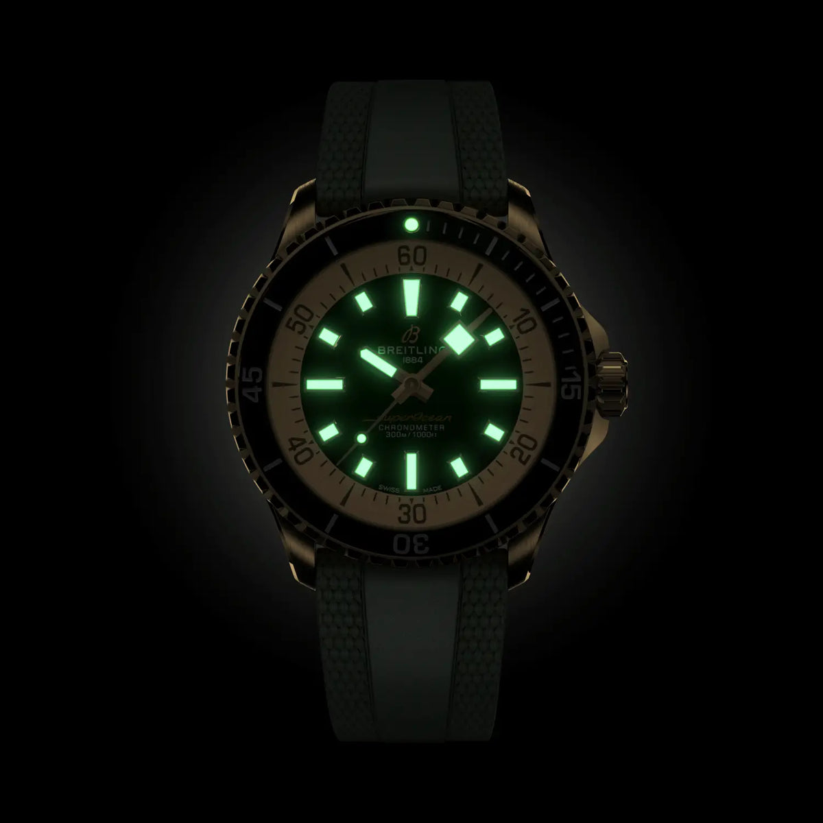 Breitling Superocean Automatic 42 N17375201L1S1 – luminous hands and markers in the dark
