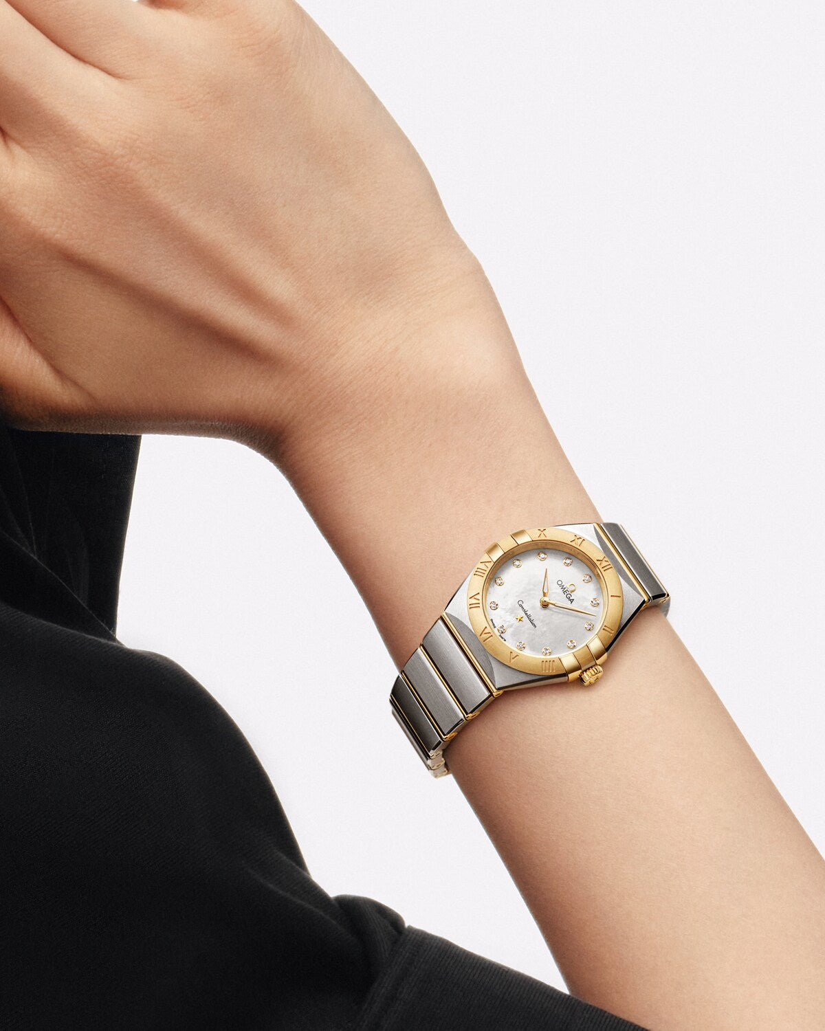 OMEGA Constellation Quartz 131.20.28.60.55.002, 28 mm steel & yellow gold with mother-of-pearl dial – official gallery image 5