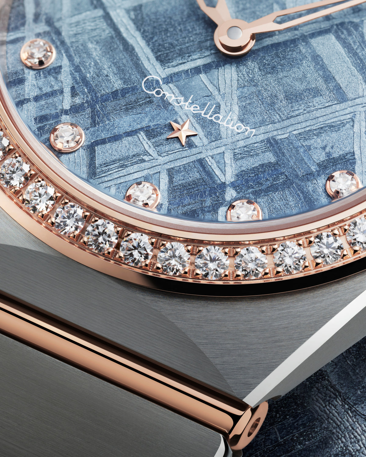 OMEGA Constellation Quartz Meteorite 131.25.28.60.99.001, 28 mm steel & sedna™ gold with blue dial – official gallery image 3
