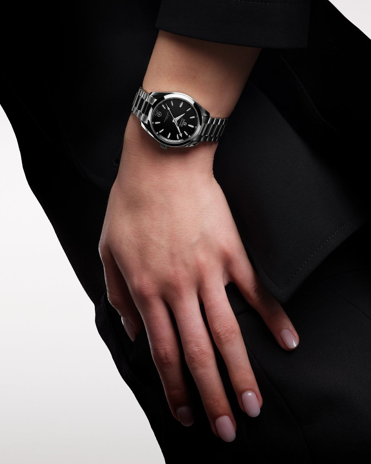 OMEGA Seamaster Aqua Terra 150M 220.10.34.20.01.001, 34 mm steel with black dial – official gallery image 5