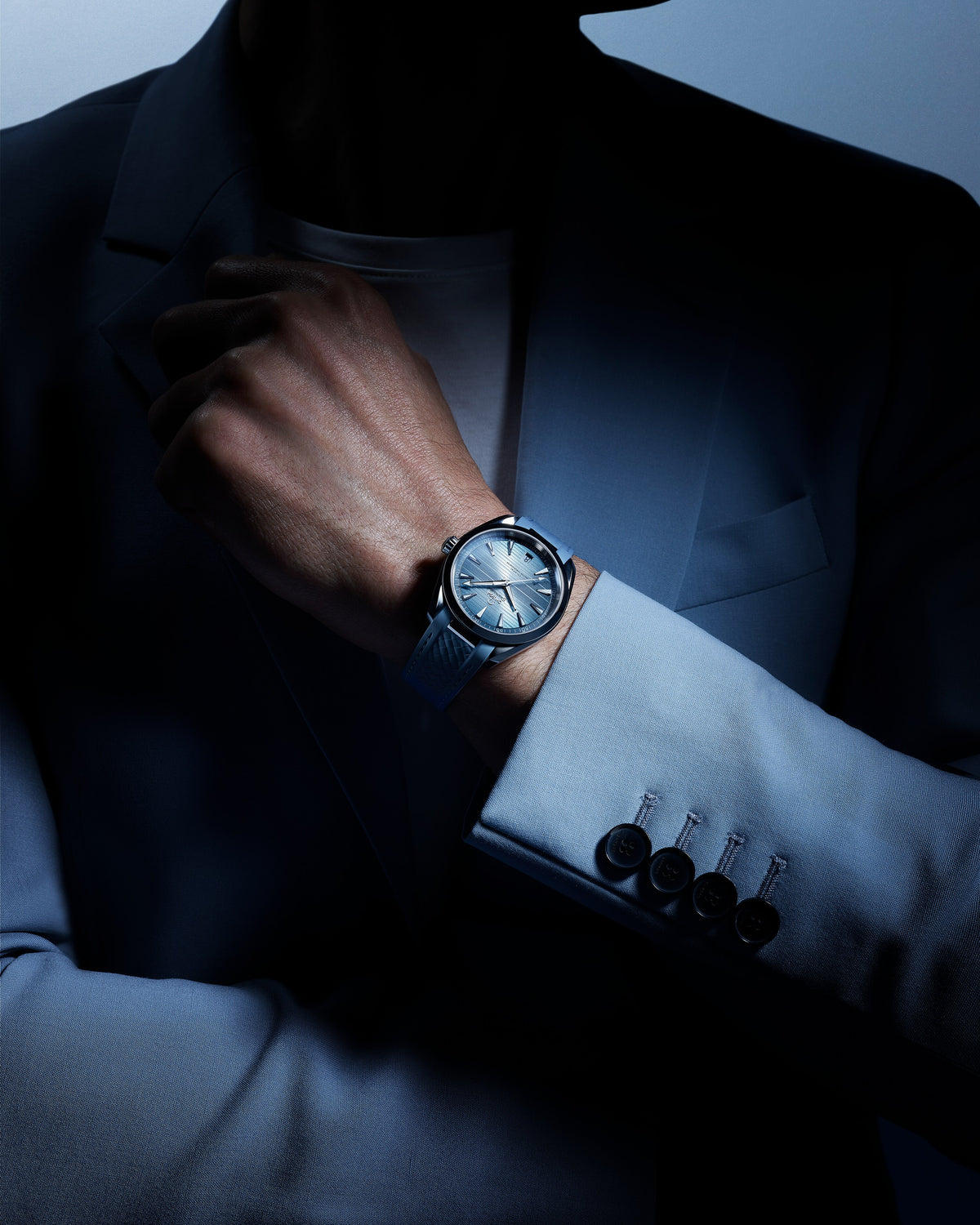 OMEGA Seamaster Aqua Terra 150M Summer Blue 220.12.41.21.03.008, 41 mm steel with blue dial – official gallery image 4