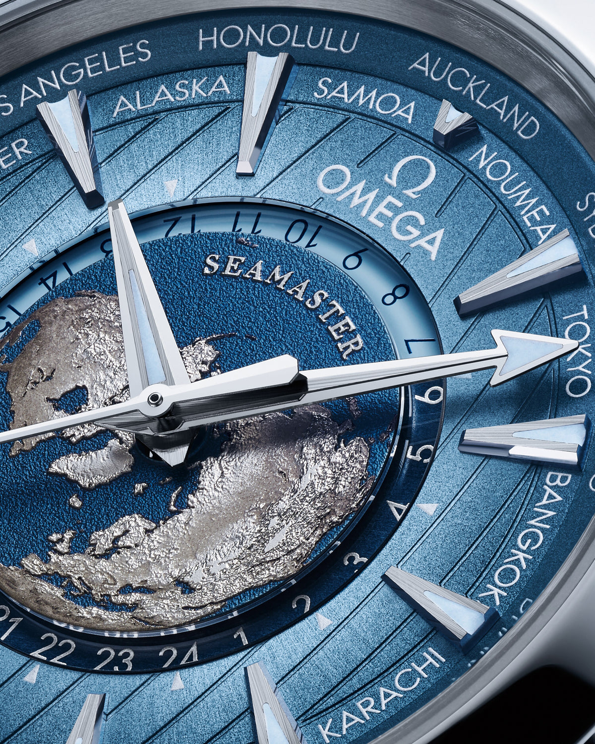 OMEGA Seamaster Aqua Terra Worldtimer Summer Blue 220.10.43.22.03.002, 43 mm steel with blue dial – official gallery image 3