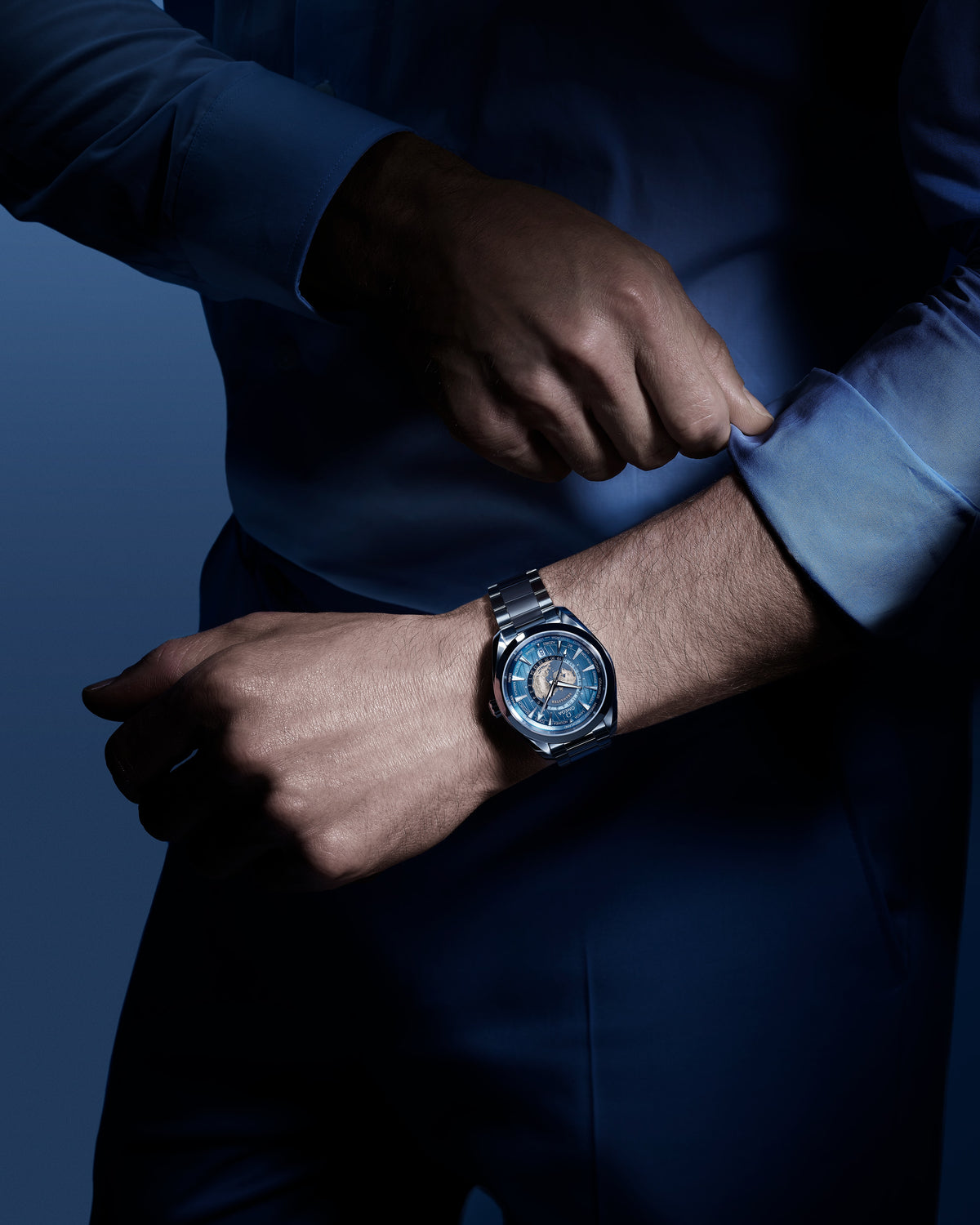 OMEGA Seamaster Aqua Terra Worldtimer Summer Blue 220.10.43.22.03.002, 43 mm steel with blue dial – official gallery image 4