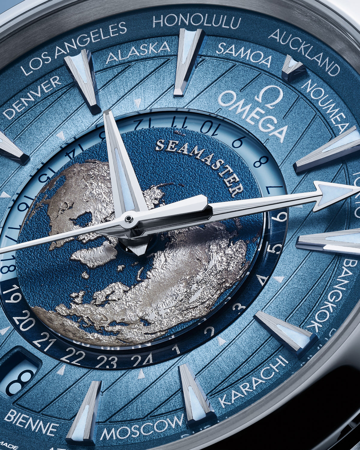 OMEGA Seamaster Aqua Terra Worldtimer Summer Blue 220.12.43.22.03.002, 43 mm steel with blue dial – official gallery image 3