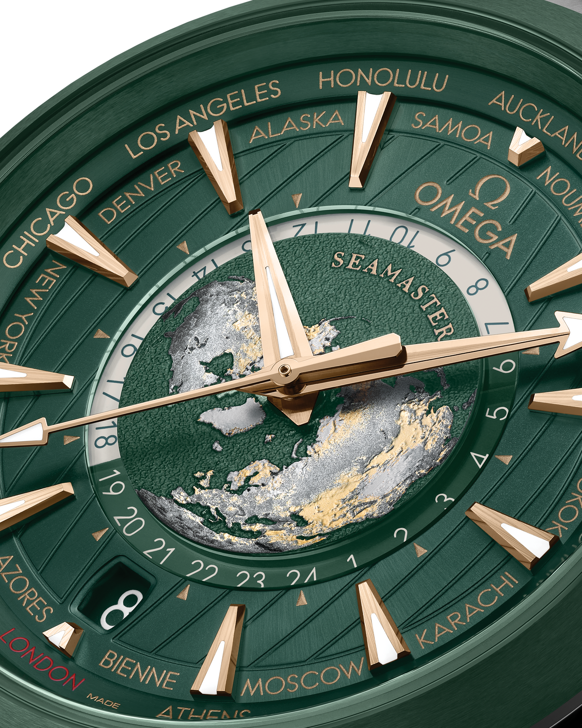 OMEGA Seamaster Aqua Terra Worldtimer 220.30.43.22.10.001, 43 mm steel with green dial – official gallery image 4