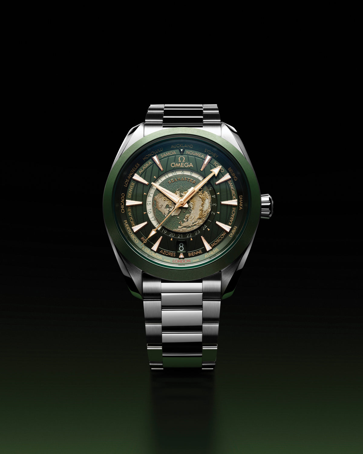 OMEGA Seamaster Aqua Terra Worldtimer 220.30.43.22.10.001, 43 mm steel with green dial – official gallery image 5