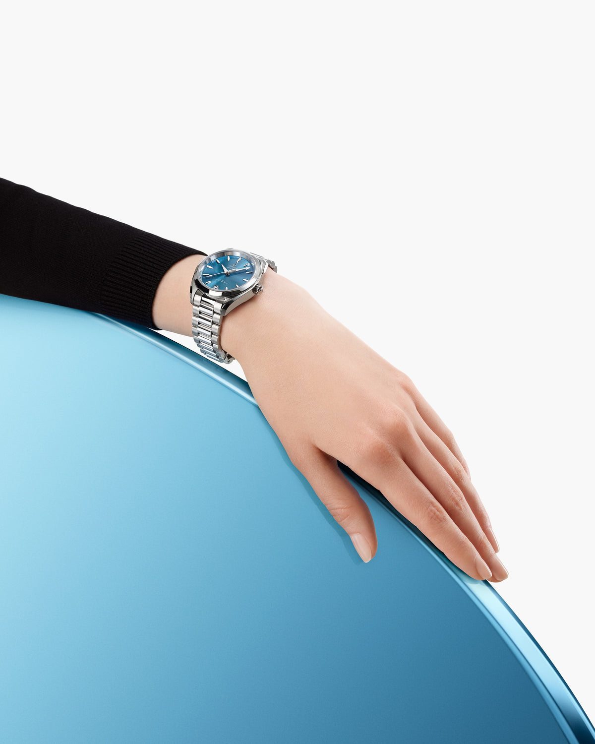 OMEGA Seamaster Aqua Terra Shades 220.10.34.20.03.002, 34 mm steel with sea blue dial – official gallery image 3