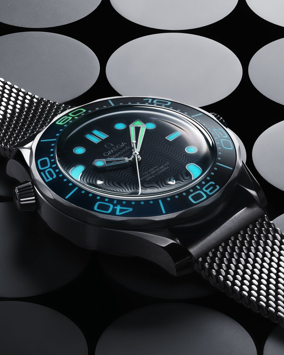 OMEGA Seamaster Diver 300M James Bond 60th Anniversary 210.30.42.20.03.002, 42 mm steel with blue dial – official gallery image 5