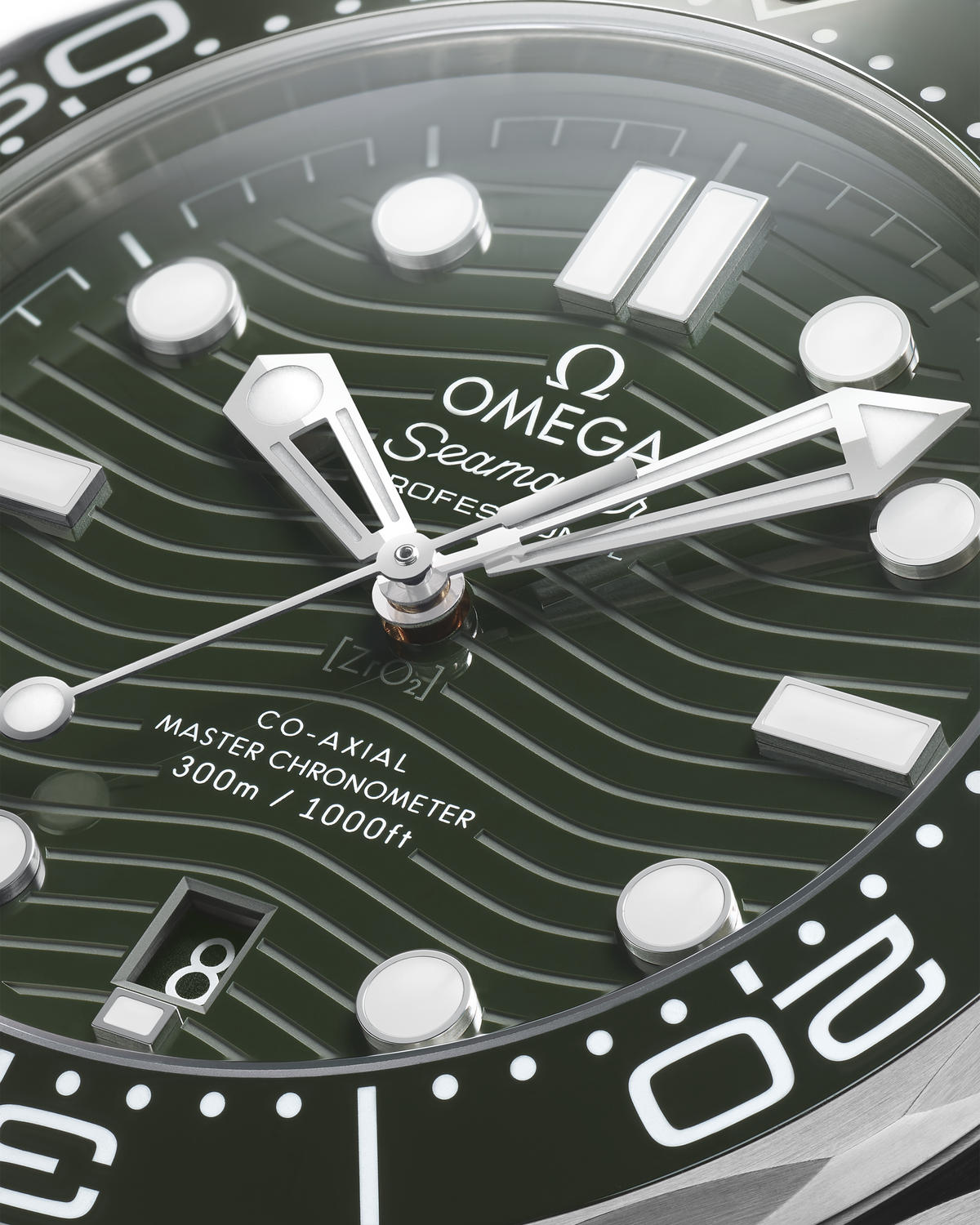 OMEGA Seamaster Diver 300M 210.30.42.20.10.001, 42 mm steel with green dial – official gallery image 3