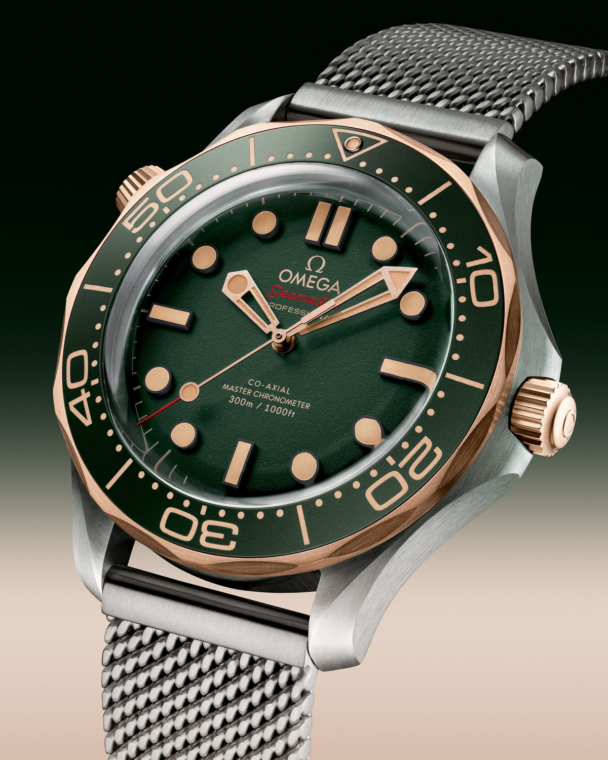 OMEGA Seamaster Diver 300M 210.90.42.20.10.001, 42 mm titanium & bronze gold with green dial – official gallery image 4
