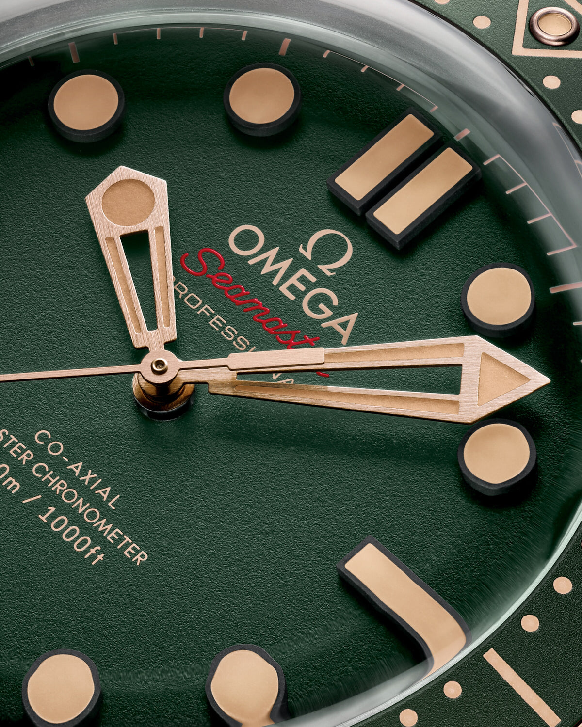 OMEGA Seamaster Diver 300M 210.90.42.20.10.001, 42 mm titanium & bronze gold with green dial – official gallery image 5