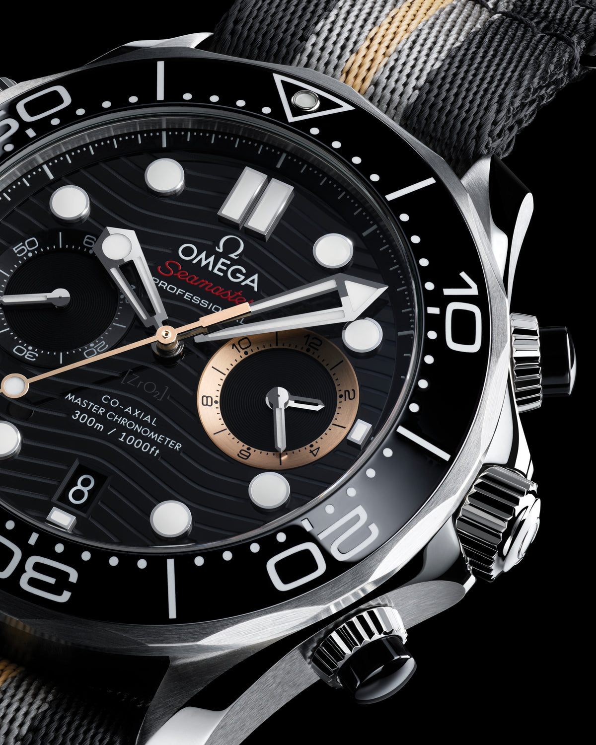 OMEGA Seamaster Diver 300M Chronograph 007 First Light 210.32.44.51.01.002, 44 mm steel with black dial – official gallery image 4