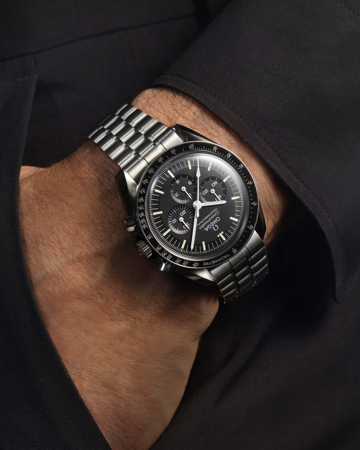 OMEGA Speedmaster Moonwatch Professional 310.30.42.50.01.001, 42 mm steel with black dial – official gallery image 3
