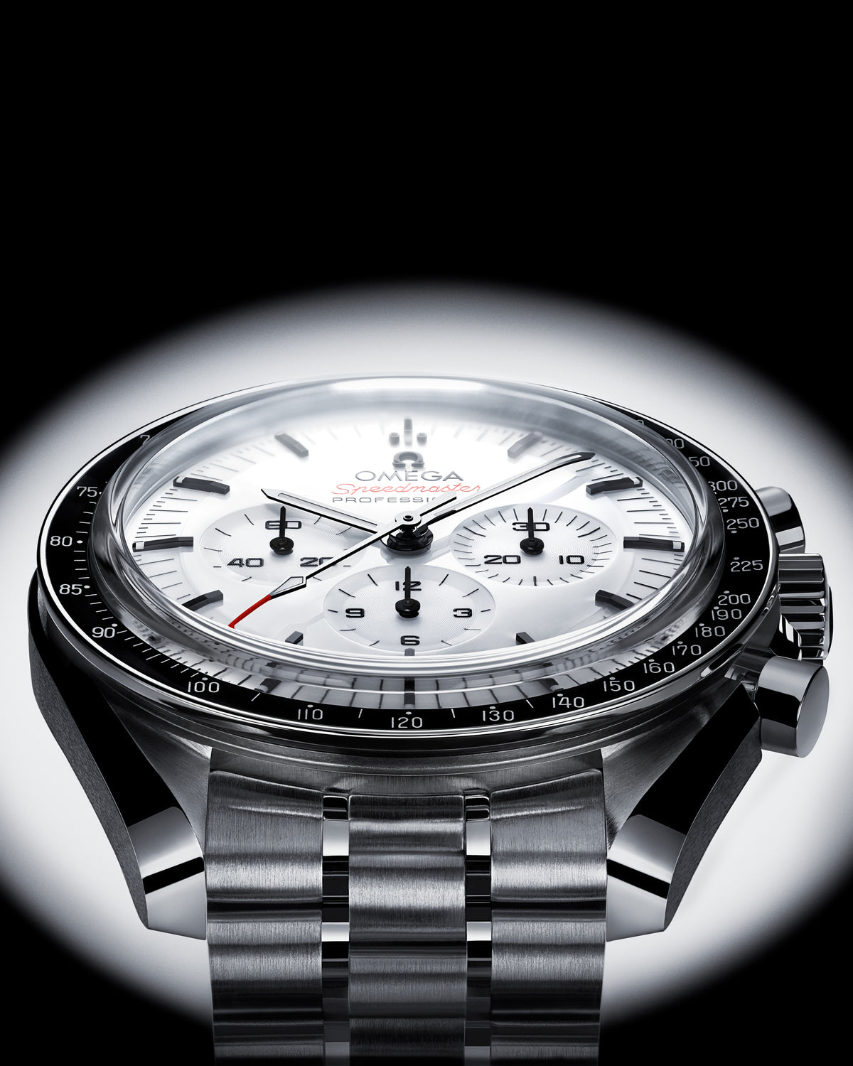OMEGA Speedmaster Moonwatch Professional 310.30.42.50.04.001, 42 mm steel with white dial – official gallery image 5