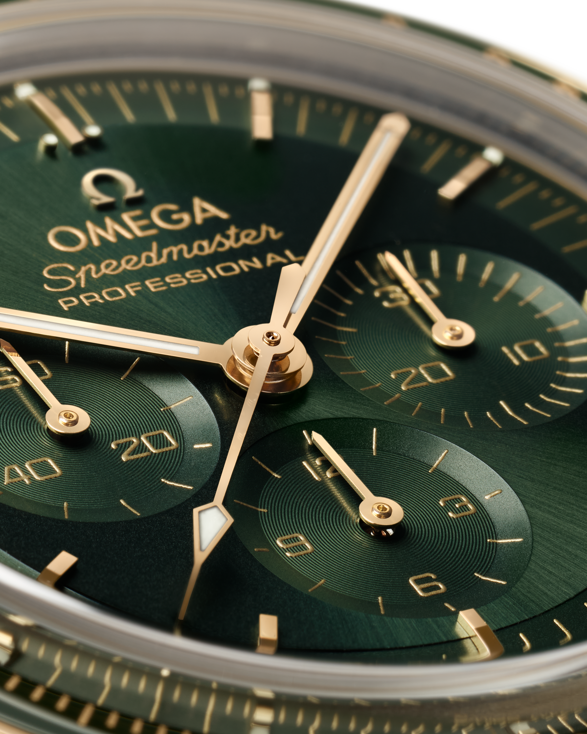 OMEGA Speedmaster Moonwatch Professional 310.60.42.50.10.001, 42 mm moonshine™ gold with green dial – official gallery image 3