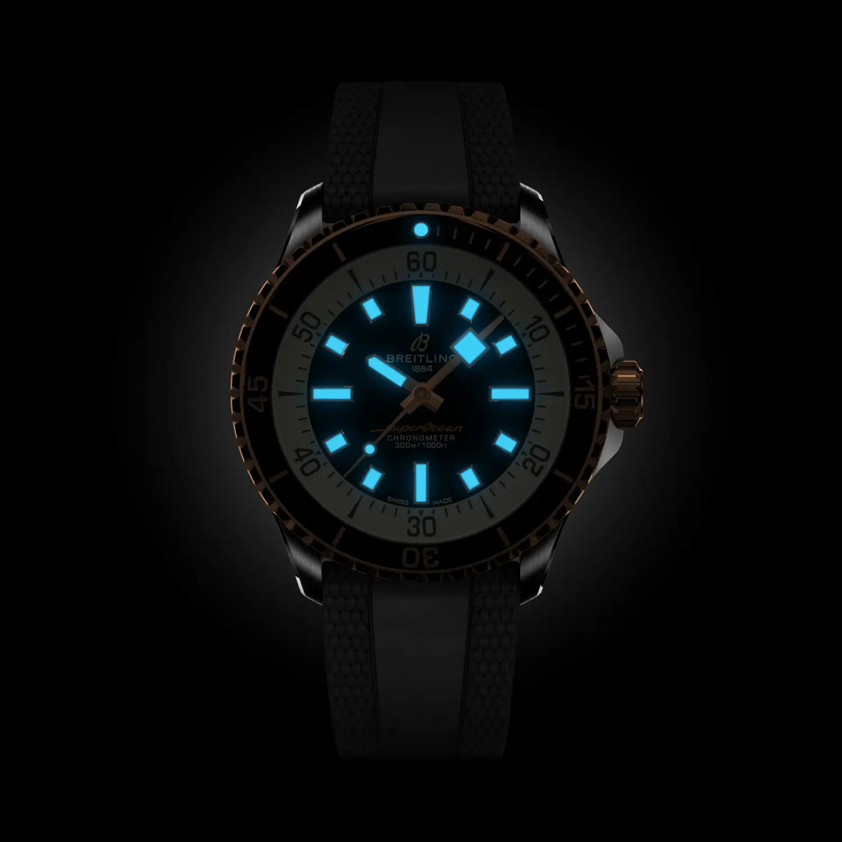 Breitling Superocean Automatic 42 U17375211B1S1 – luminous hands and markers in the dark