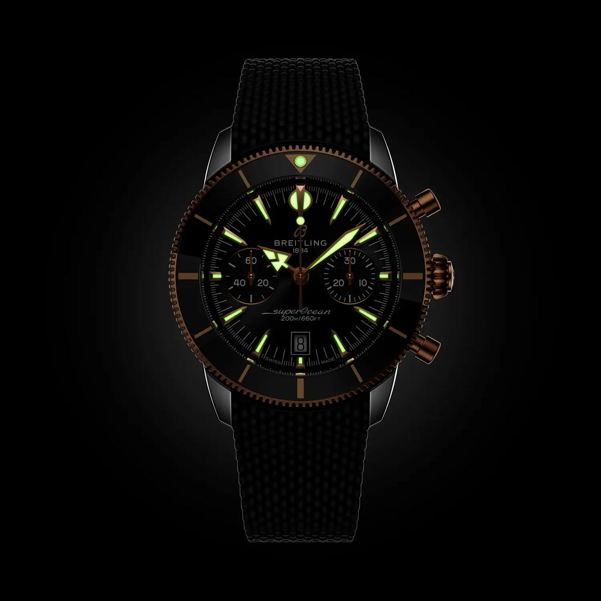 Breitling Superocean Heritage B01 Chronograph 42 UB0156H11B1S1 – luminous hands and markers in the dark