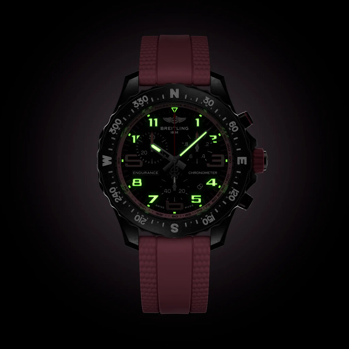 Breitling Endurance Pro 38 X83310D41B1S1 – luminous hands and markers in the dark