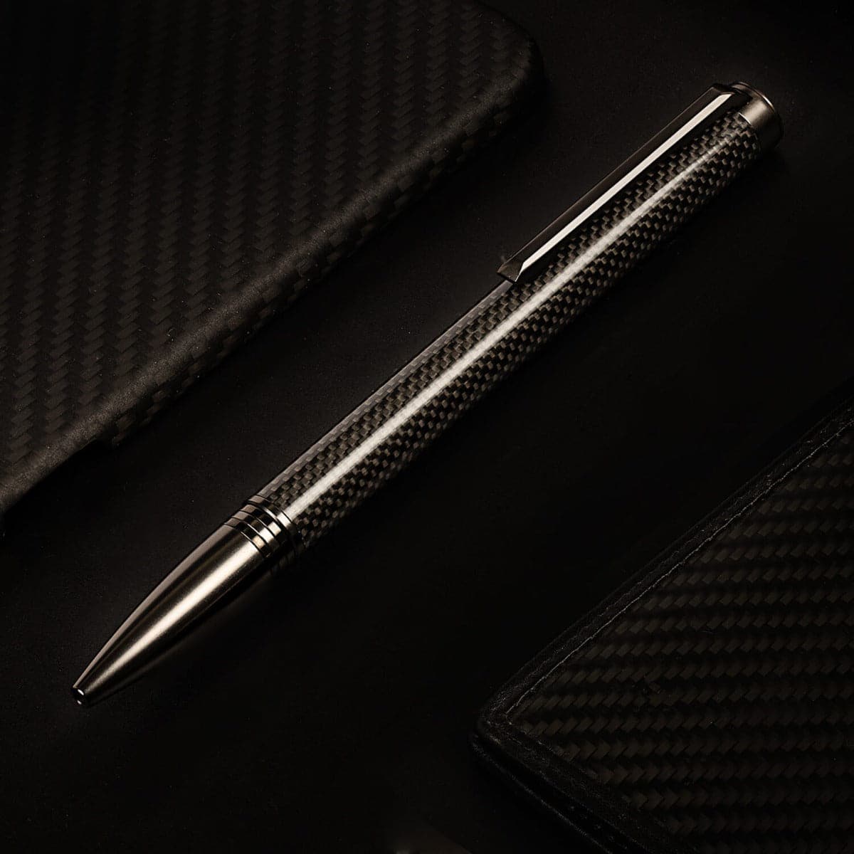 LAPIS BARD Contemporary Special Edition Torque Ballpoint Pen - Carbon Fibre with Gunmetal Trim WP31612 - Kamal Watch Company